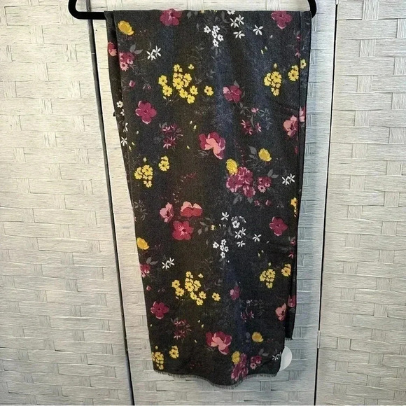 Studio scarf floral gray with pink and yellow flowers 85”-26” NWT - Picture 1 of 4